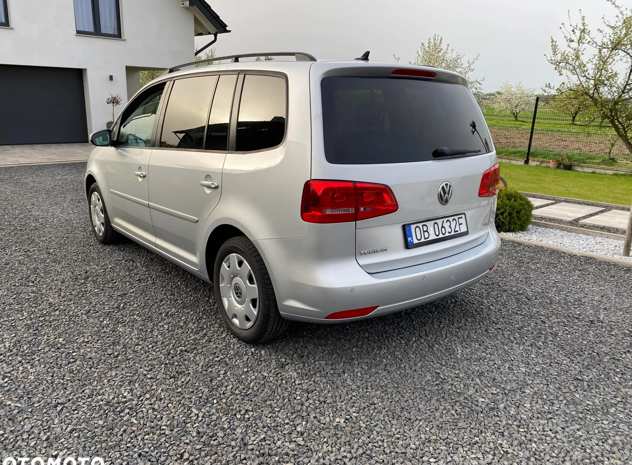 Volkswagen Touran cena 33800 przebieg: 200000, rok produkcji 2011 z Brzeg małe 29